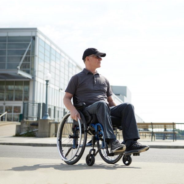 Fauteuil roulant manuel MotionComposites HELIO – Image 4