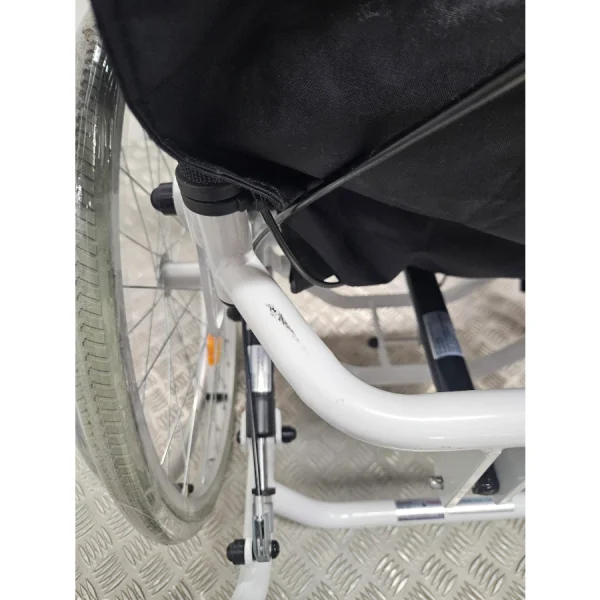Fauteuil roulant confort Weely reconditionné - largeur 44 cm année 2016
