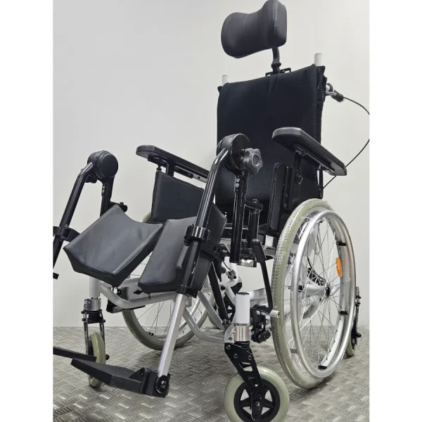 Fauteuil roulant confort Weely reconditionné - largeur 44 cm année 2016
