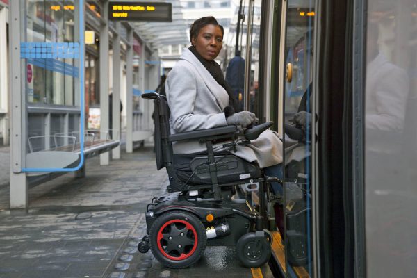 Fauteuil roulant électrique Quickie Q100 R – Image 3
