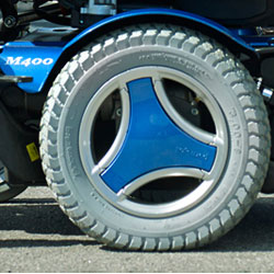 Pneu neige 3.00x8 pour fauteuil roulant électrique (l'unité)