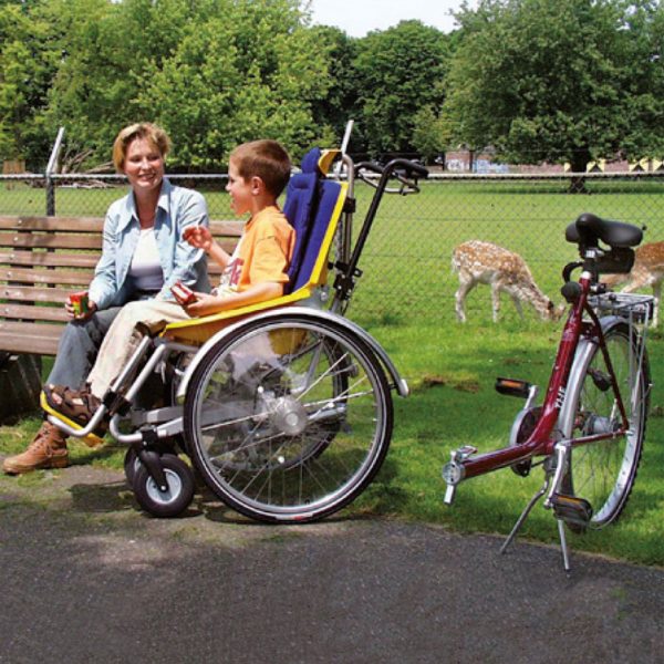 Vélo pousseur Rollfiets manuel pour personne handicapée – Image 3